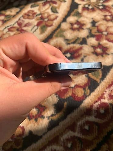 se iphone: Смартфон Apple iPhone с цвете с плоскими гранями корпуса и экраном с — 5