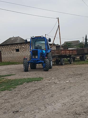 gen: Mavi rəngli təkərli traktor və yan vurulan diskli otbiçən qoşqu — 6