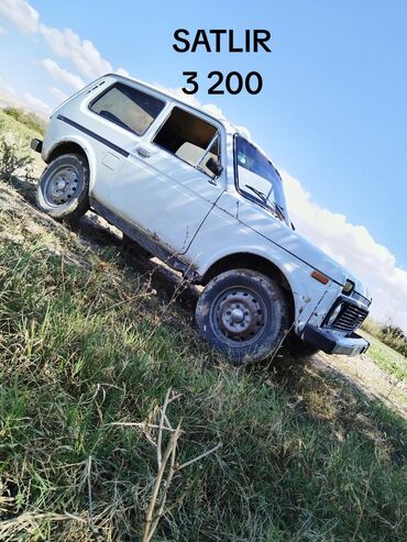 4 qapili niva satisi: VAZ (LADA) 4x4 Niva: 0.4 l | 1993 il 180 km Van body type