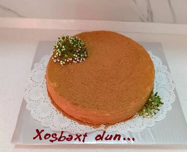 qiz ad günü tortlari: Çoxsaylı nazik qatları və zəngin bal dadı ilə fərqlənən klassik