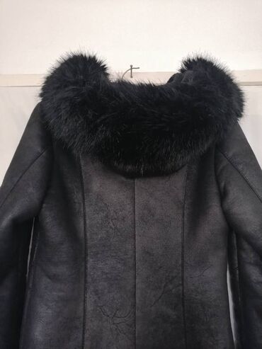 Krzneni kaputi: Monton intenzivno crne boje sa kapuljacom i punijim toplim krznom na lalafo.rs — 8 Krzneni kaputi: Monton intenzivno crne boje sa kapuljacom i punijim toplim krznom — 8