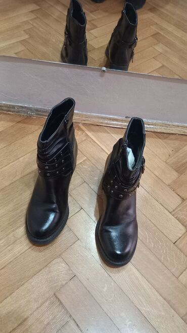 Gležnjače: Gležnjače, Opposite, 38 — 8