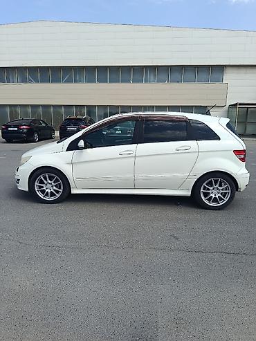 tesla model x: Mercedes-Benz B 180: 1.7 l | 2010 il Hetçbek — 6