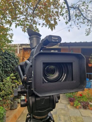 Videokameralar: Panasonic P2 DVCPRO HD peşəkar video kamera + Manfrotto 503HDV tripod — 12