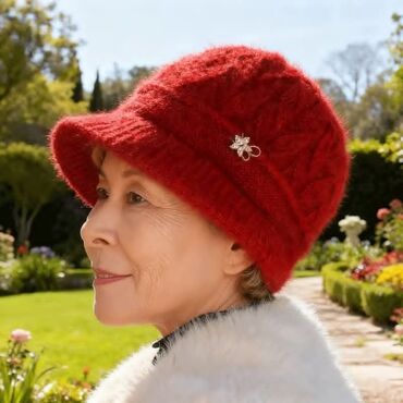 Ostala ženska odeća: Cena 1300din
Poručuje se,isporuka za nekoliko dana — 3