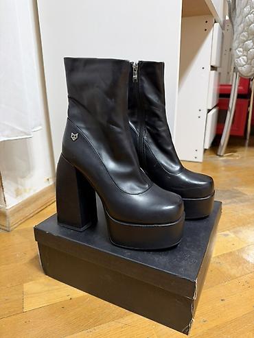 qadın cəkmələri: Naked wolfe heels Qara rəngli, hündür platformalı qadın botu. sədə — 1