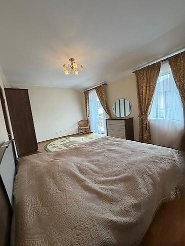 Продажа коттеджей и домов: 4 комнаты, 140 м², Бишкек, Собственник — 11