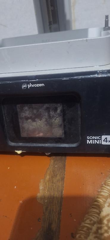 printer almaq: Kompüterdə hazırlanmış 3D modelləri rezindən çap edir. Diş — 3