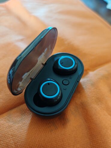 Slušalice: Prodajem bežičnie Bluetooth slušalice sa kućištima. 1) Bela TWS — 10