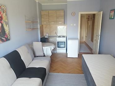 izdavanje sobe beograd: Izdajem potpuno opremljen funkcionalan studio prostor sa kuhinjom i — 1