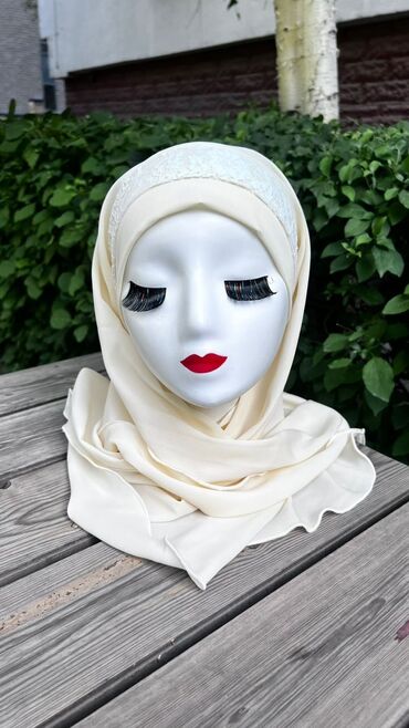 Шарфы, палантины: Изумрудно-зеленый хиджаб из легкой ткани. Украшен расшитой тесьмой — 12