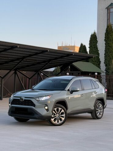 Toyota: Toyota RAV4: 2022 г., 2.5 л, Автомат, Бензин, Кроссовер