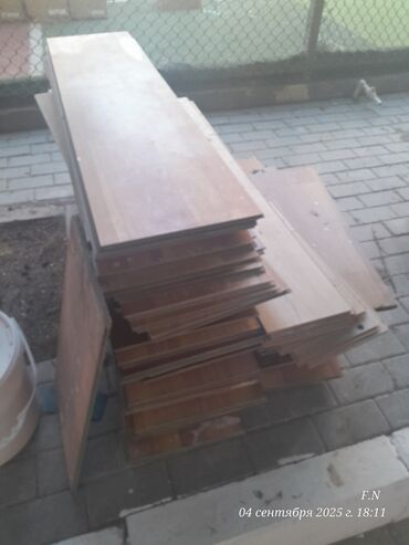 Laminat: Laminat islenmis ucuz qiymete.problemi yoxdj ustu