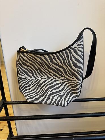 Mango çiyin çantası – zebra naxışlı Xüsusiyyətlər: - Model: çiyin/kol