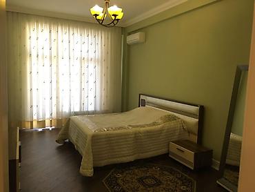 gencede ev: Şəhərin mərkəzində 3 otaqlı mənzil Mənzil 162 kv.m sahəyə malikdir — 3