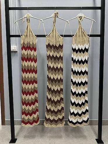vecernji: Pletena maxi haljina sa chevron šarom
2900 din
S M L — 4