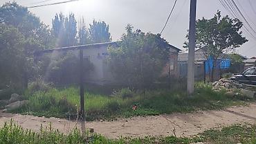 Продажа коттеджей и домов: Продаётся 3,5 СОТКИ, угловой дом в центре Каракол. Сугубо под бизнес — 20