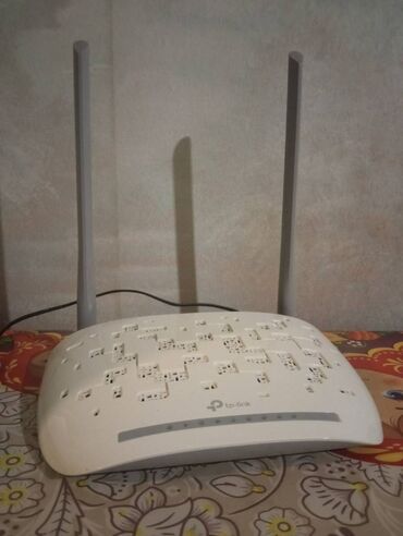 yeni modemler: İşlək vəziyyətdə ikibaşlıqlı TP-LİNK modem ruter. Satılma səbəbi: yeni