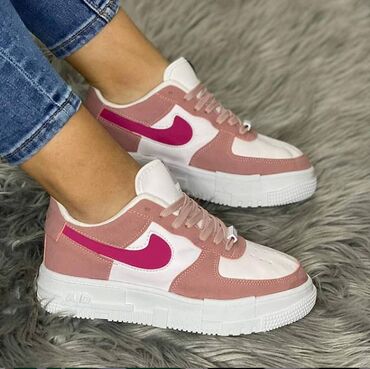Patike: Nike air force patike

Novo
Brojevi 36 do 40

fb Moja Kupovina 1 — 11