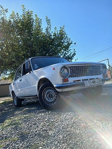 volkswagen polo 1: VAZ 2101, ağ rəng, sedan kuzov. Texniki xüsusiyyətlər: - — 5