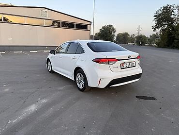 Toyota: Toyota Corolla: 2021 г., 1.8 л, Вариатор, Гибрид, Седан — 4