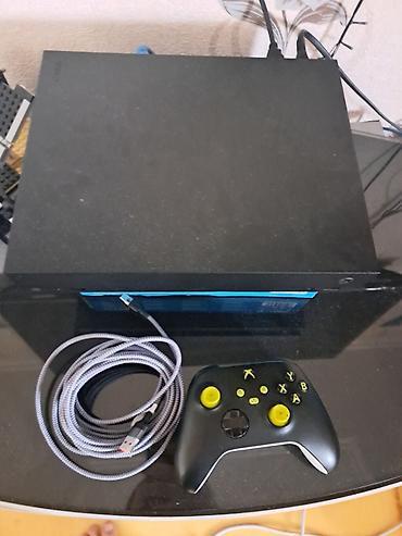xbox satış: Xbox One X oyun konsolu - Model: Xbox One X (qara korpus, ön paneldə — 1