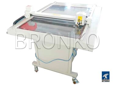 Оборудование для типографии: Продаётся планшетный плоттер для резки бумаги или картона для