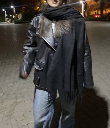 Paltolar: Qadınlar üçün oversize üslubda qara dəri gödəkçə - Material: süni