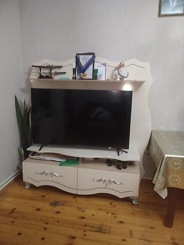 телефон флай 141 тв: TV stendi və LED televizor dəsti - Dəst tərkibi: dekorativ üst rəfli — 2