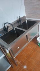 набор столовых приборов zepter: Продается мойка глубокая со смесителями почти новая 
цена 18.000