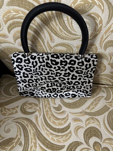 Çantalar: 10 azn — 12