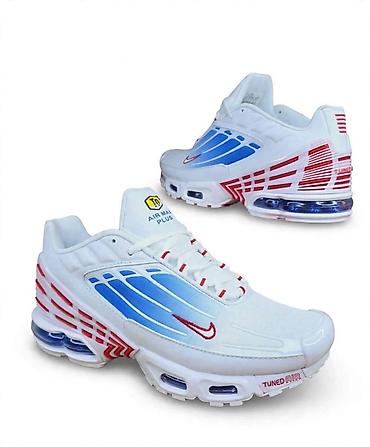 tn grape: Nike Air Max Plus (Tn) patike – bele sa plavim i crvenim detaljima - — 1