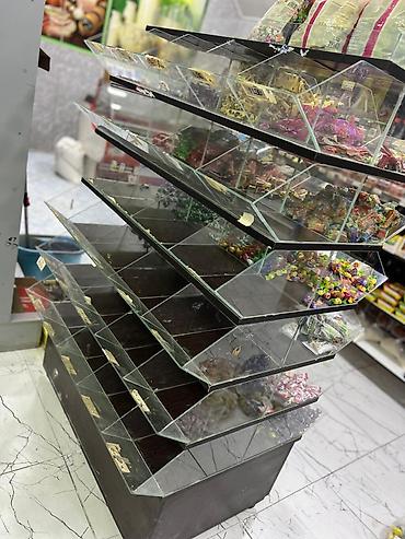 Konfet vitrini ikitereflidi altinda dolabida var 300azn binə atciliq