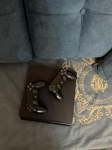ucuz hesap: Sony PlayStation 4 Slim oyun konsolu Salam yaxş vəxyətdədir işləkdir — 5
