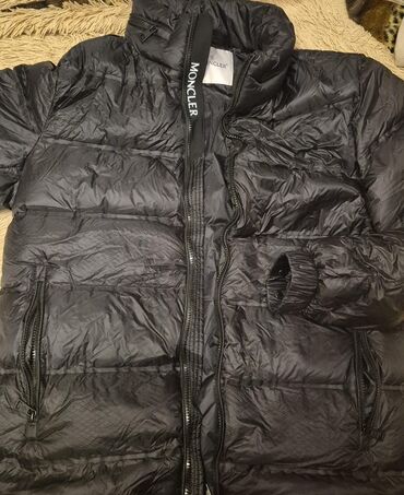 deri pencekler: Moncler qara rəngli yüngül puf şişmə gödəkcə. Xüsusiyyətlər: - Parlaq