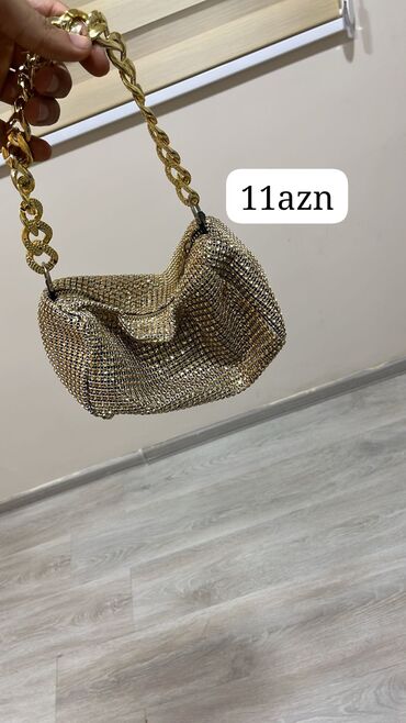 Jiletlər: Məhsullar: - Qara jilket/ceket: zipli ön hissə, yanlarda qapaqlı və — 18