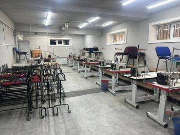 срочно продаю в связи с переездом: Сдается помещение 200 м2  Район; КНУ С оборудованием для швейного