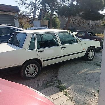 pajero baqaj: Volvo sedan, ağ rəng, klassik küncəl dizaynlı kuzov. - Kuzov: 4 — 1
