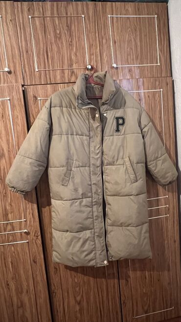 Пуховики и зимние куртки: Куртка -44размера . В идеальном состоянии, сейчас немного грязная