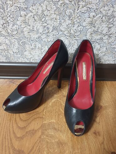 женские красивые туфельки: Туфли 35, цвет - Черный