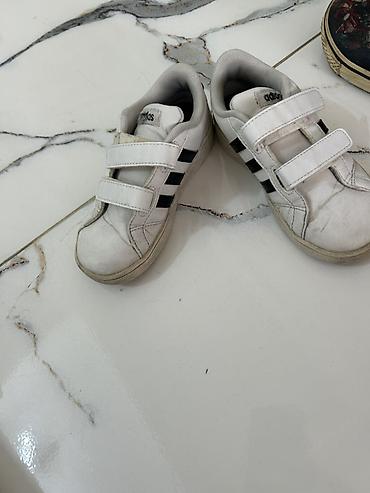 krosovka: Rəng - Ağ Krossovkalar, Adidas, Ölçü: 26, Uniseks — 2