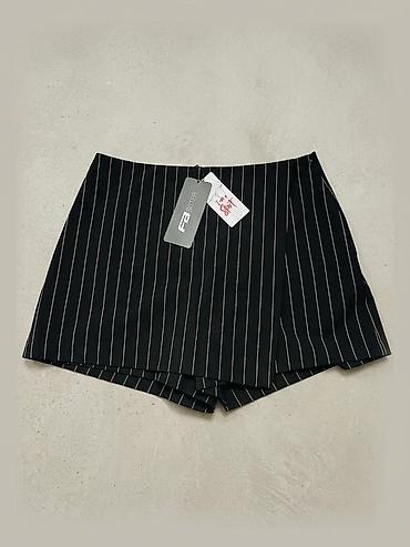 Qadın şort-ətək (skort) – FB Sister - Rəng: qara, incə ağ zolaqlı