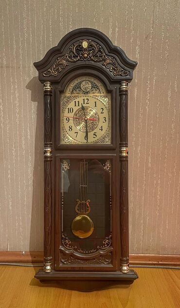 qədim saatlar: Antik tipli divar saatı Çox az istifadə olunub. Qonaq otağı və ya