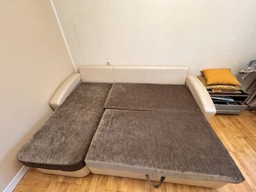 складные диваны: Бурчу бар диван, Жастыктар менен