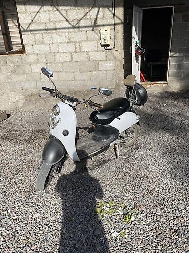 скутер aucma: Мотор 1200W осмотр Токмак на ходу аккумулятор хватает на 30-35км торг — 2