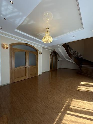 Продажа коттеджей и домов: 🏡 Продаётся дом - 600 м2 ⛳️ Участок - 10 соток 📍Локация: с. Кок-Жар — 9