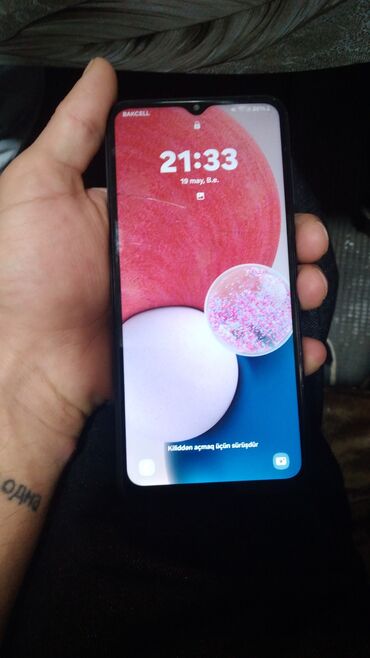 Samsung: Samsung Galaxy A13, 32 GB, rəng - Qara, Barmaq izi, Simsiz şarj, İki sim kartlı