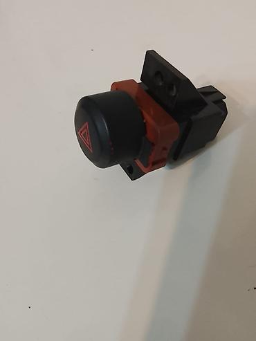 arxa panel: Avtomobil avariya siqnalı düyməsi (hazard switch) Chevrolet averenni — 1