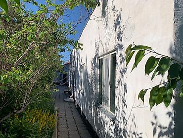 Продажа коттеджей и домов: Продаётся дом в районе с.Орто-Сай. Участок 8 соток, на территории два — 9