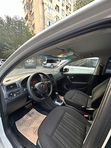 zapi masin: Volkswagen Polo Sedan – ağ rəng, 4 qapılı, şəhər və uzun yol üçün — 6